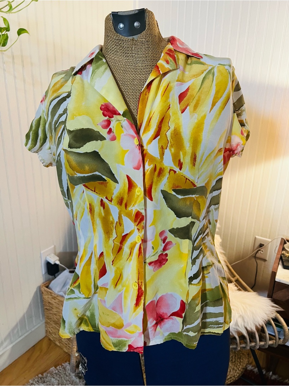 Vintage Floral/Hawaiian style Short Sleeve Button-Front Blouse - Yellow